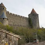 Au Pied Des Remparts- Maison De Caractere-3 Ch-ac *